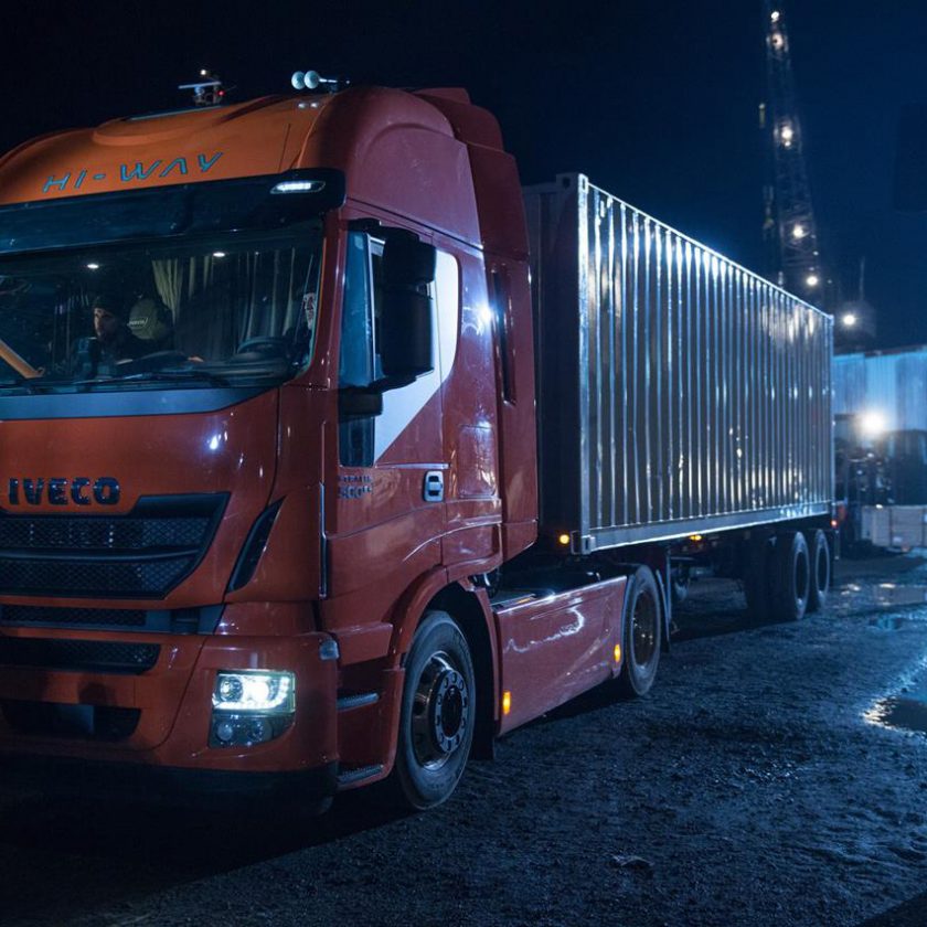 Volvo FH16 contro 750 tonnellate - image 001212-000010229-840x840 on https://mezzipesanti.motori.net